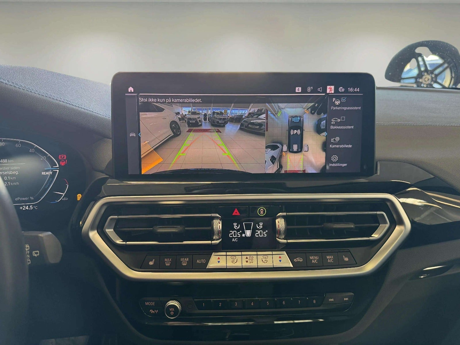 Blå BMW iX3 fra 2024