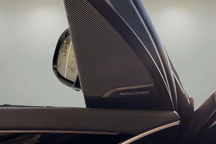 Blå BMW iX3 fra 2024