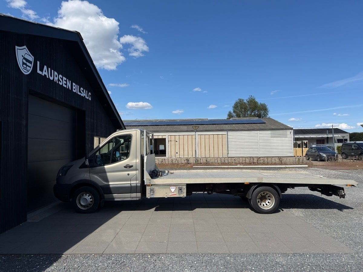 Orange Ford Transit 470 L5 Chassis fra 2018