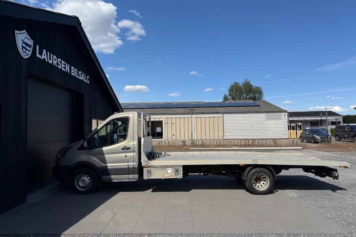 Orange Ford Transit 470 L5 Chassis fra 2018