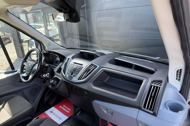 Orange Ford Transit 470 L5 Chassis fra 2018