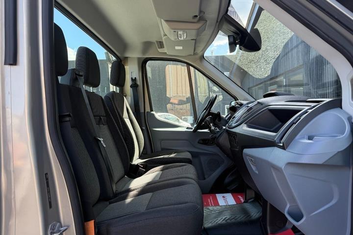 Orange Ford Transit 470 L5 Chassis fra 2018