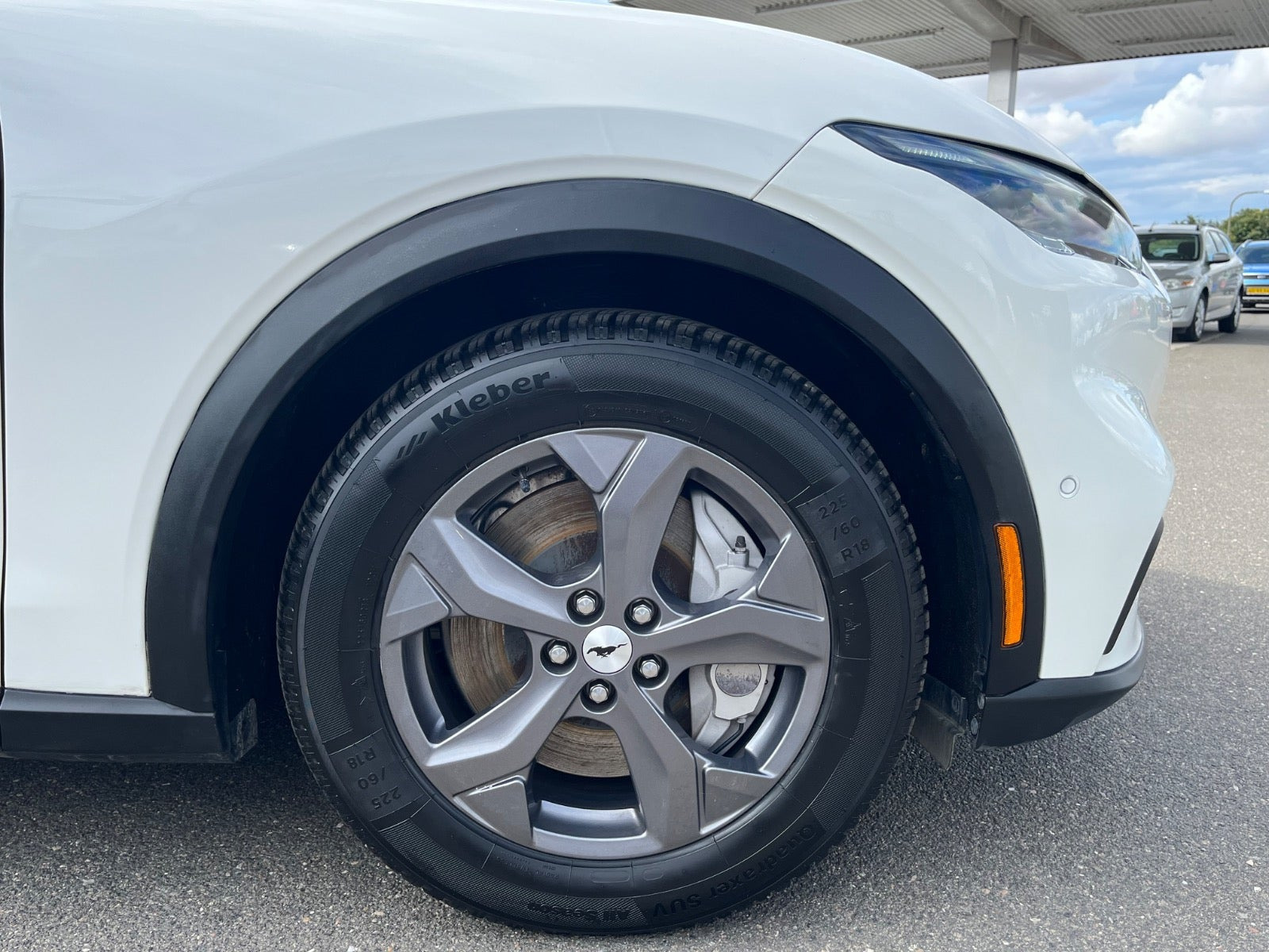 Hvid Ford Mustang Mach-E fra 2023