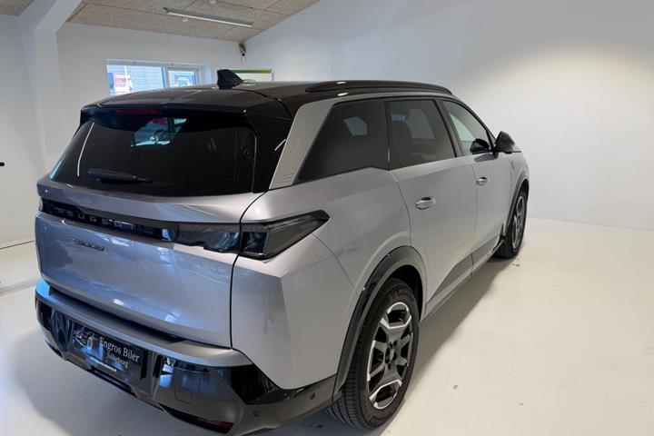 Grå Peugeot e-5008 fra 2025