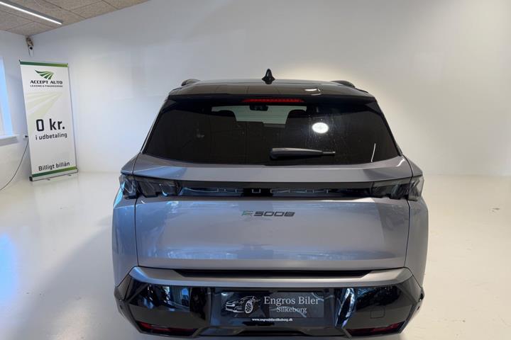 Grå Peugeot e-5008 fra 2025