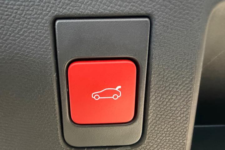 Grå Peugeot e-5008 fra 2025