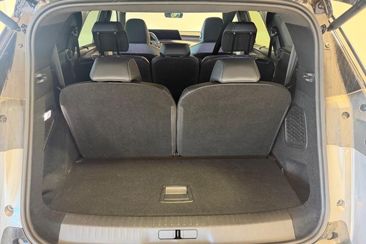 Grå Peugeot e-5008 fra 2025