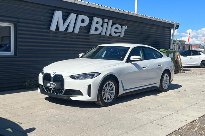 Hvid BMW i4 fra 2024