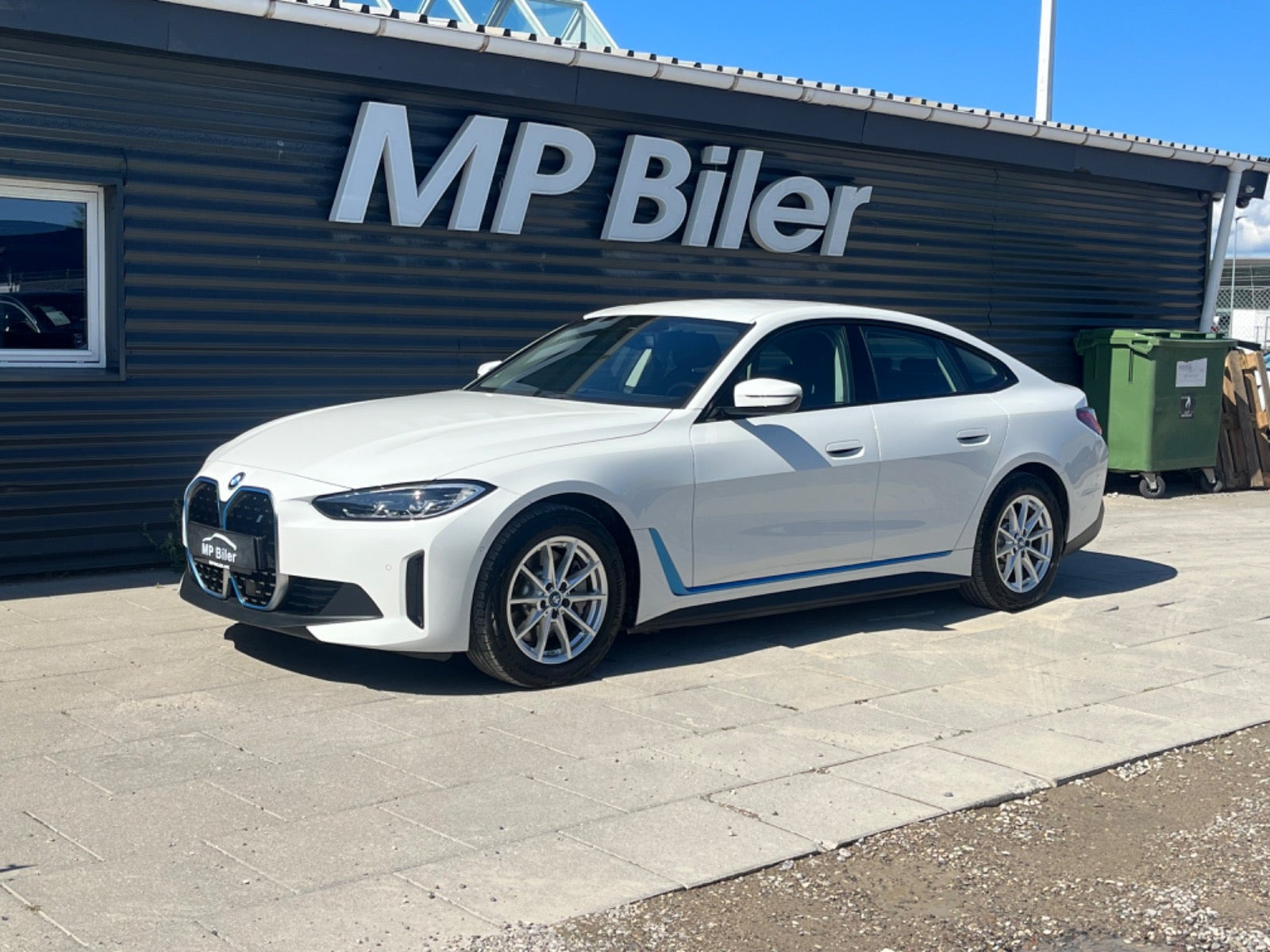 Hvid BMW i4 fra 2024