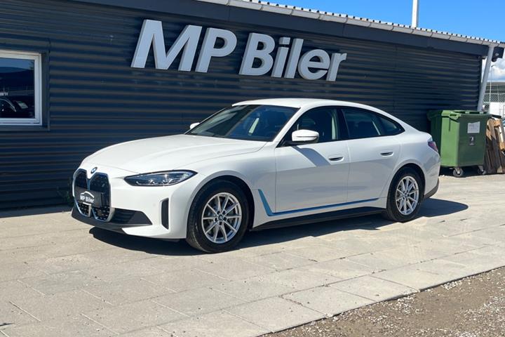 Hvid BMW i4 fra 2024
