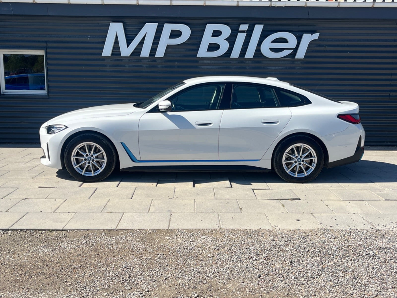 Hvid BMW i4 fra 2024