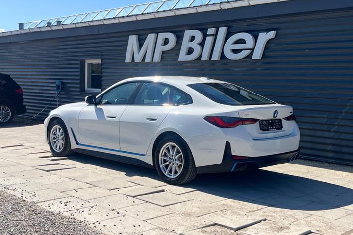 Hvid BMW i4 fra 2024