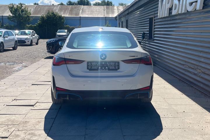 Hvid BMW i4 fra 2024