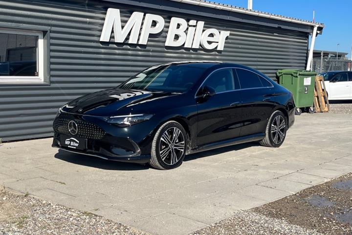 Sort Mercedes CLA250+ fra 2025