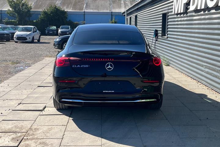 Sort Mercedes CLA250+ fra 2025