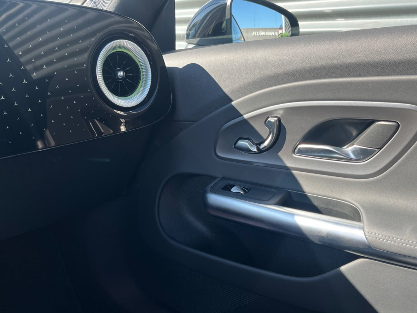 Sort Mercedes CLA250+ fra 2025