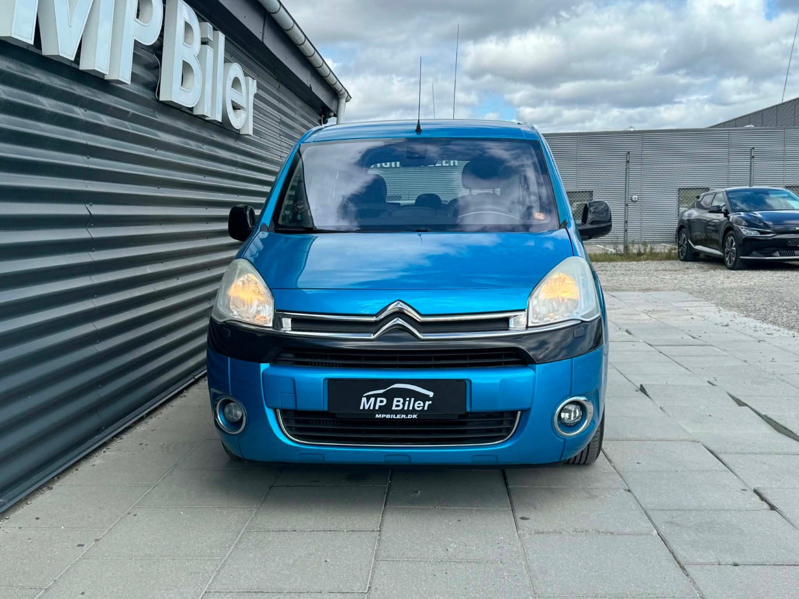 Blå Citroën Berlingo fra 2012