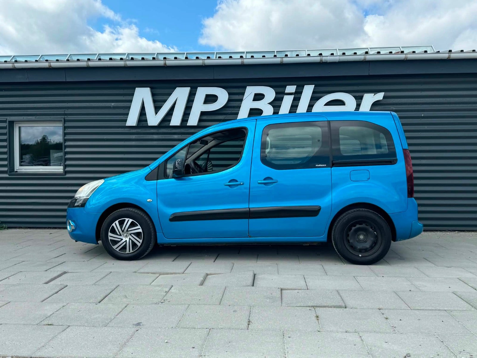 Blå Citroën Berlingo fra 2012