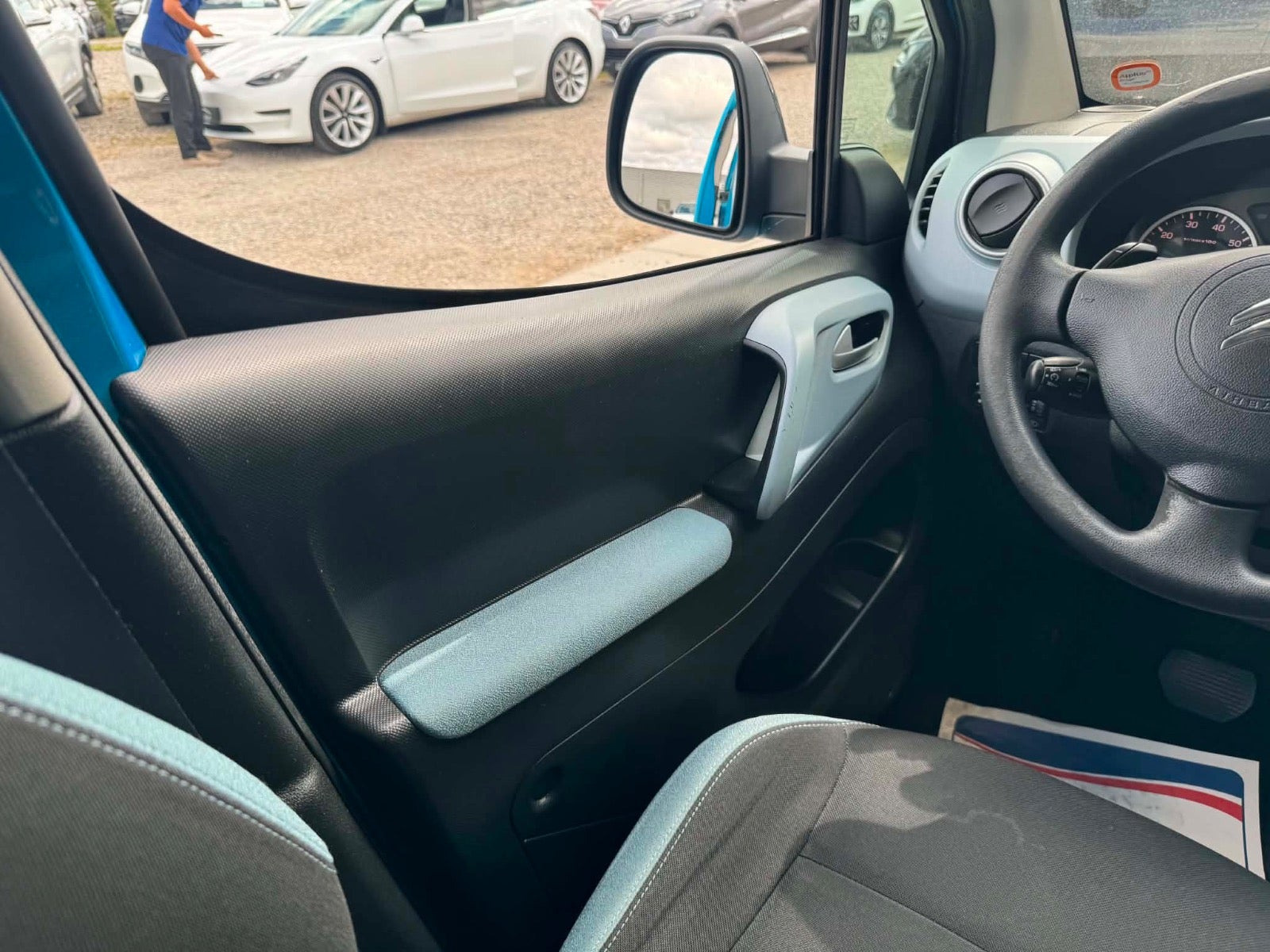 Blå Citroën Berlingo fra 2012