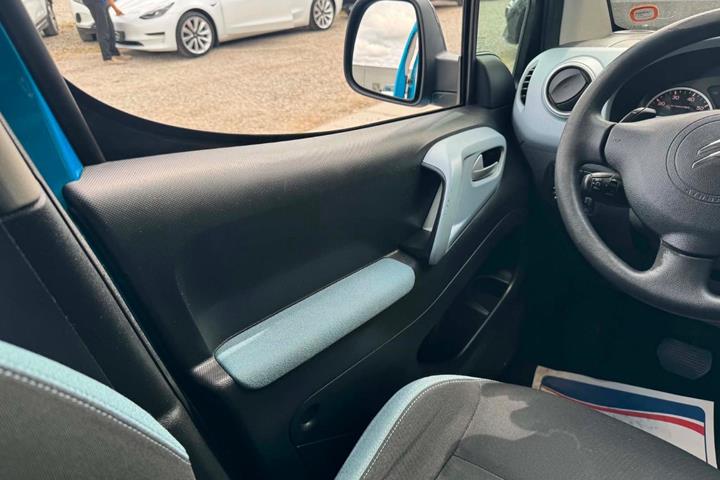 Blå Citroën Berlingo fra 2012