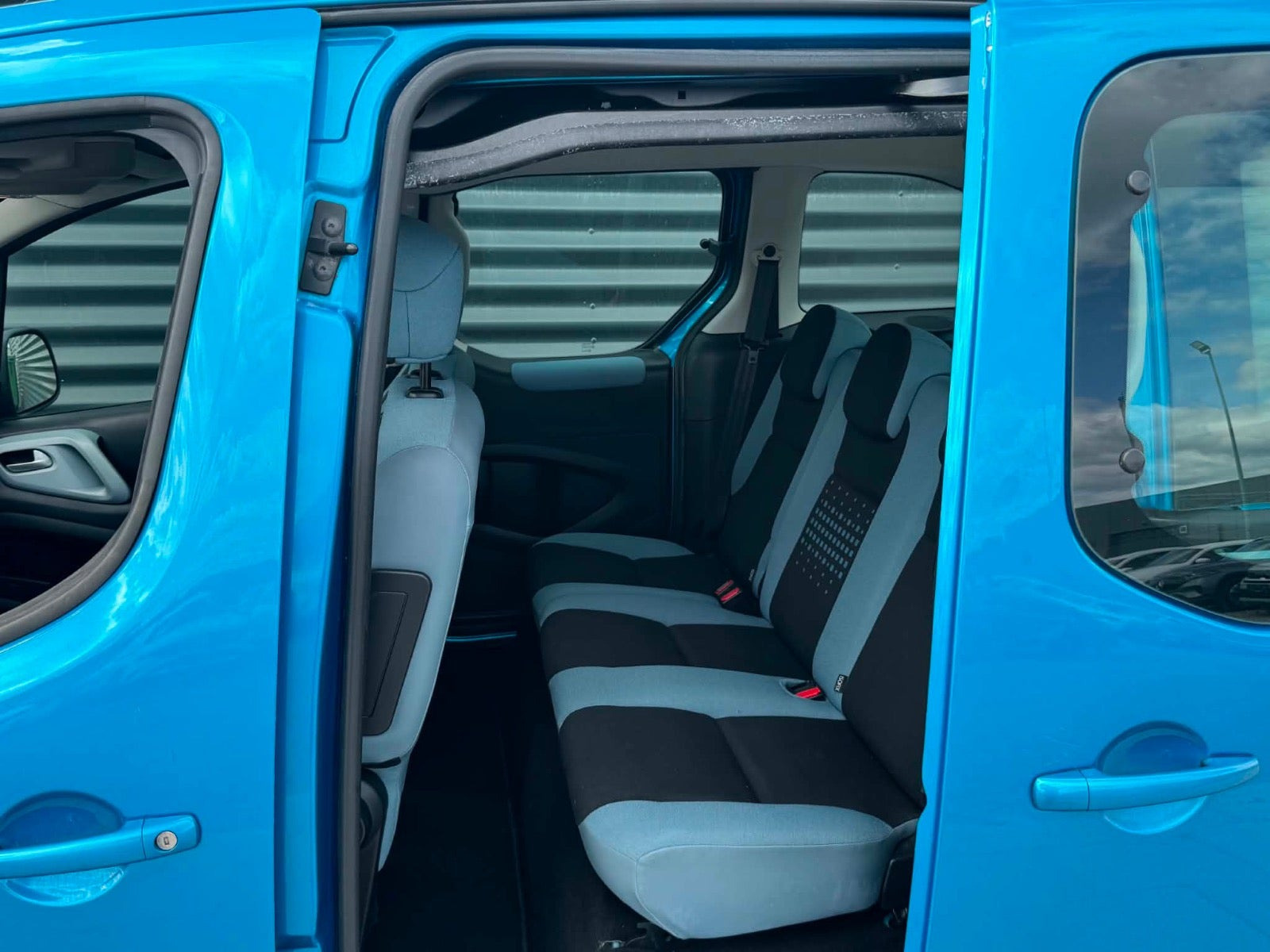 Blå Citroën Berlingo fra 2012