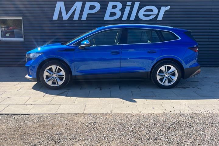 Blå Skoda Enyaq fra 2022