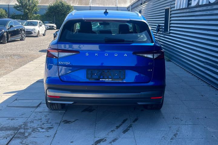 Blå Skoda Enyaq fra 2022