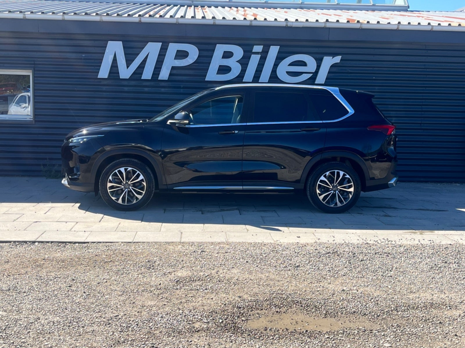 Sort Maxus Euniq6 fra 2023