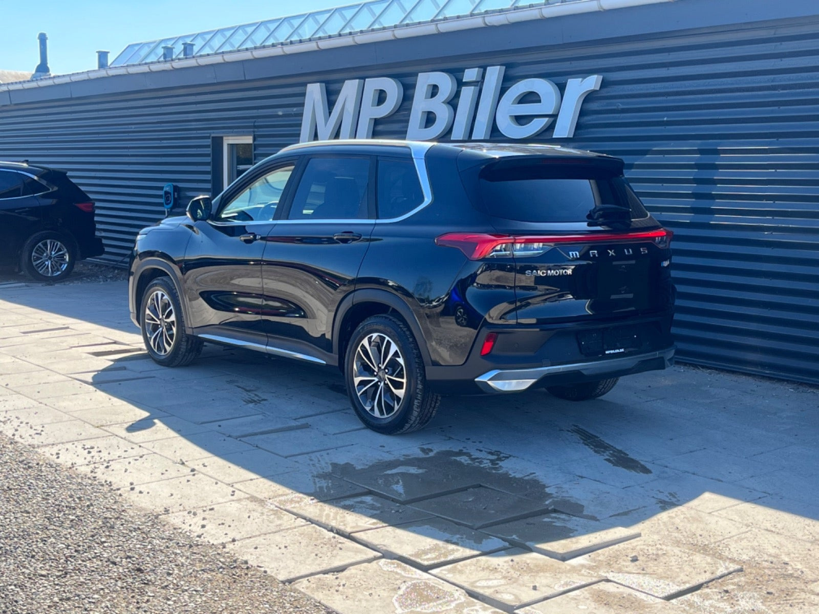 Sort Maxus Euniq6 fra 2023