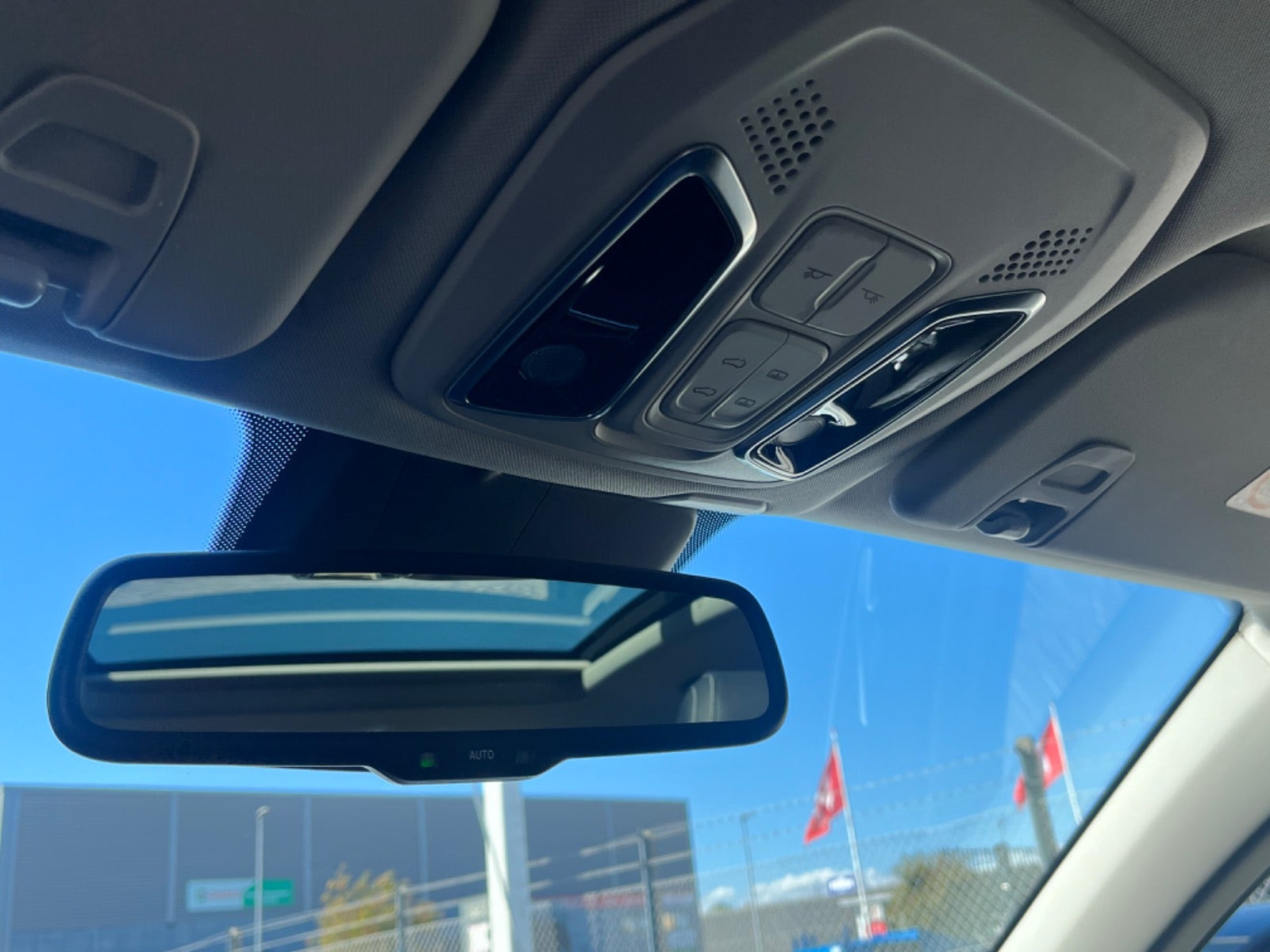 Sort Maxus Euniq6 fra 2023