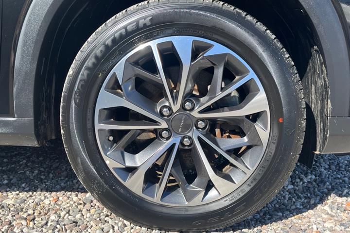 Sort Maxus Euniq6 fra 2023