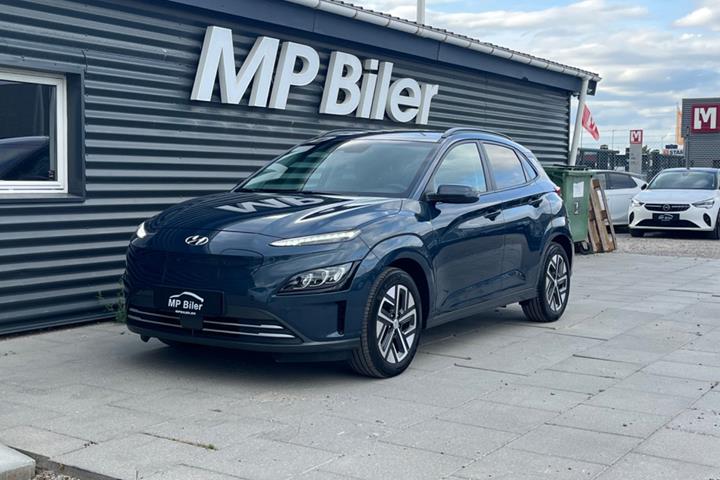 Blå Hyundai Kona fra 2023