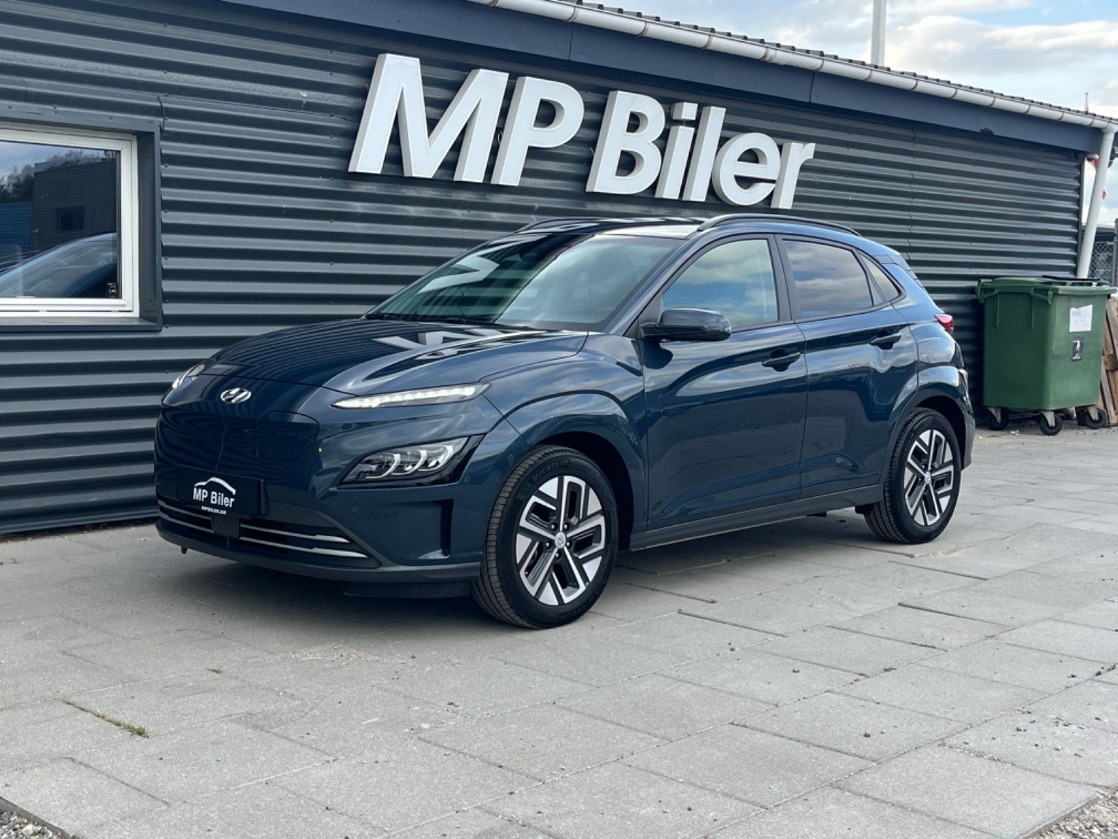 Blå Hyundai Kona fra 2023