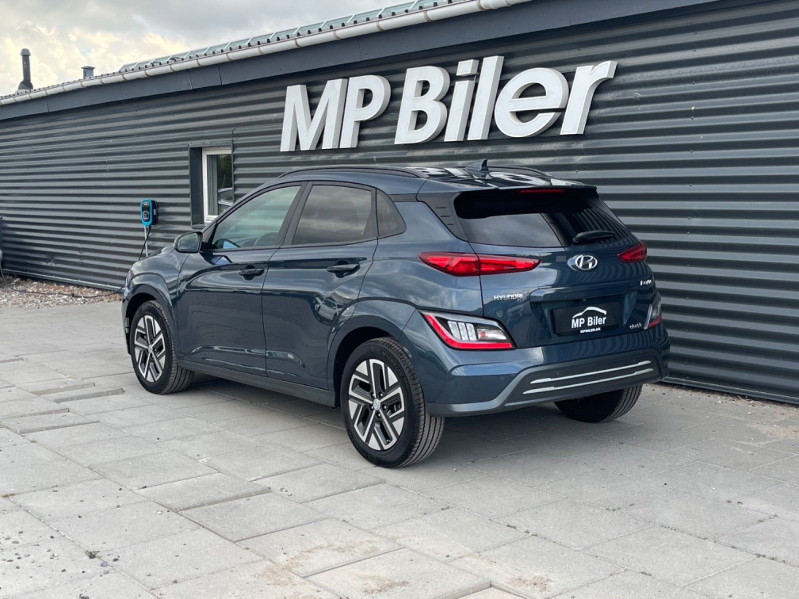 Blå Hyundai Kona fra 2023