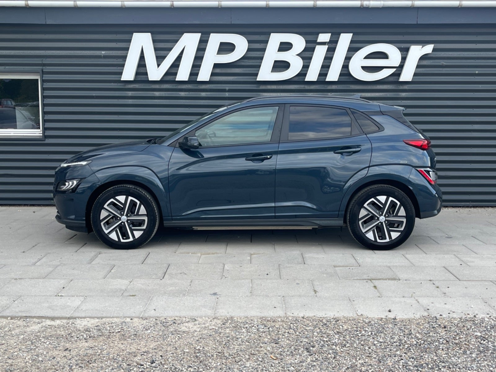 Blå Hyundai Kona fra 2023