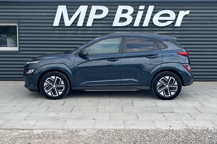 Blå Hyundai Kona fra 2023