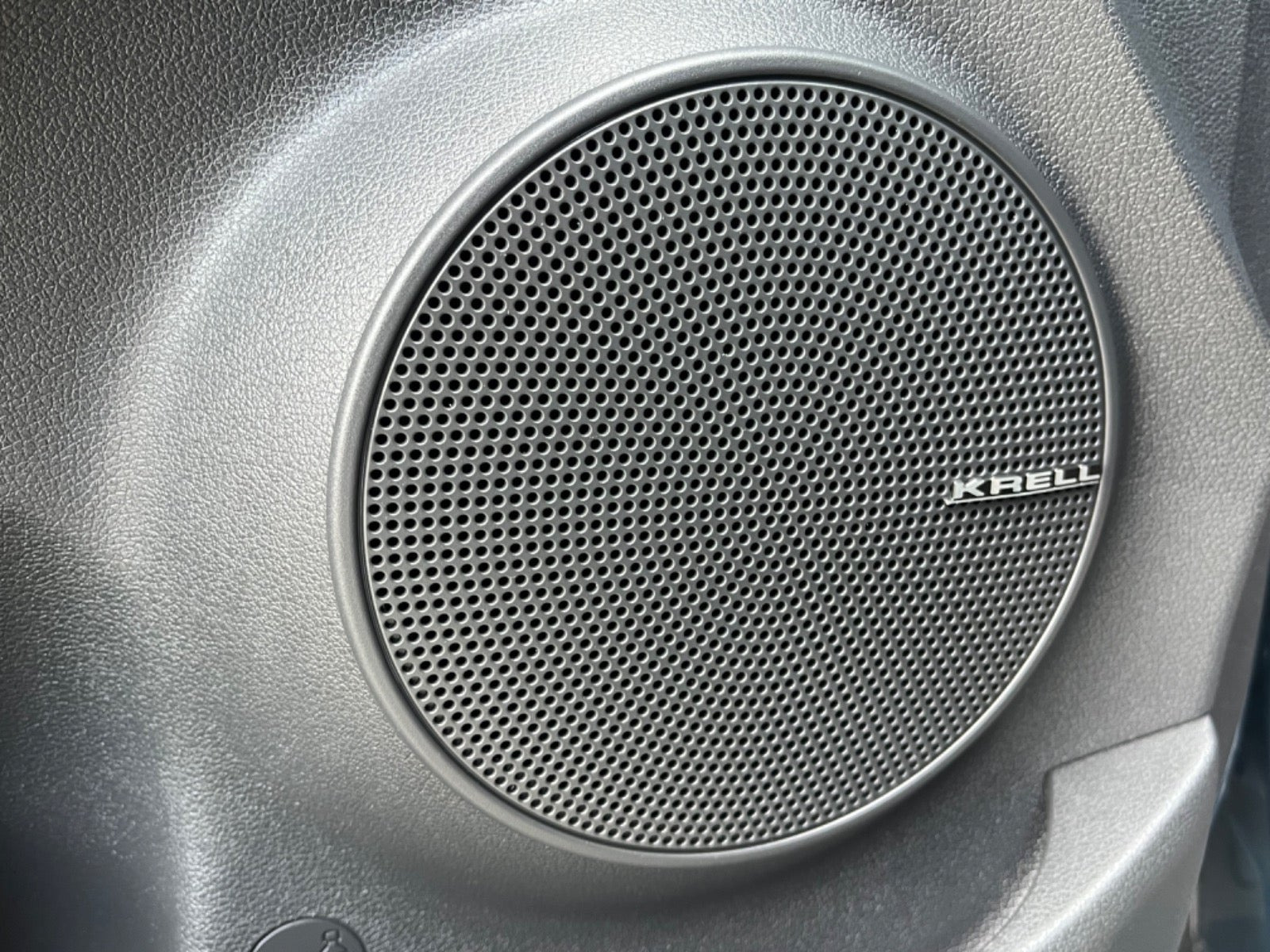Blå Hyundai Kona fra 2023