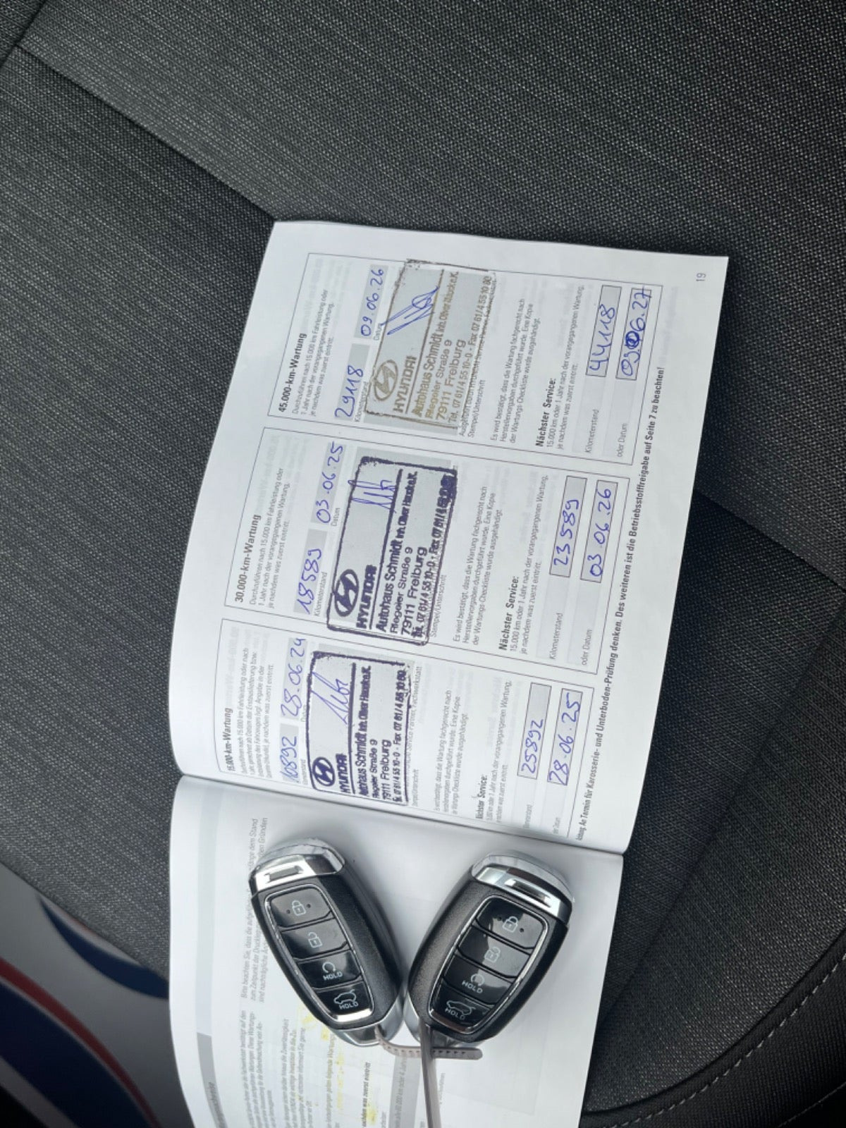 Blå Hyundai Kona fra 2023