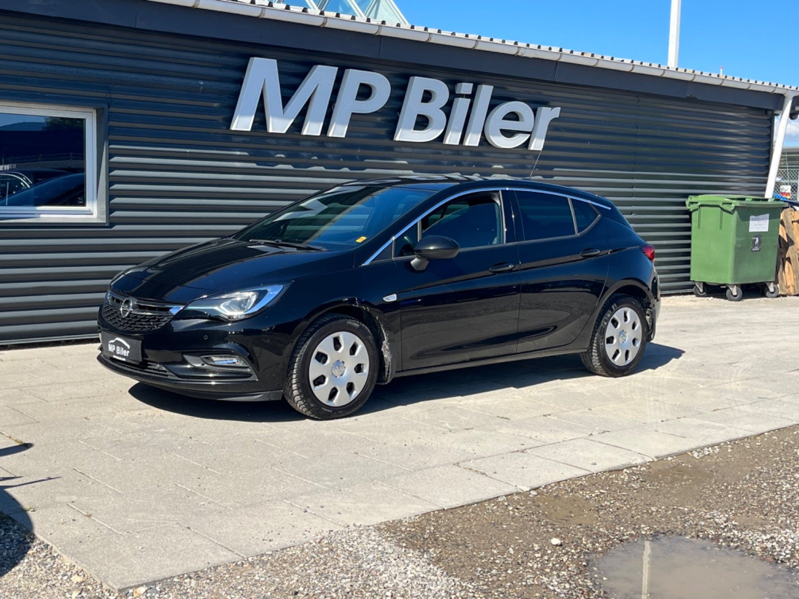 Sort Opel Astra fra 2018