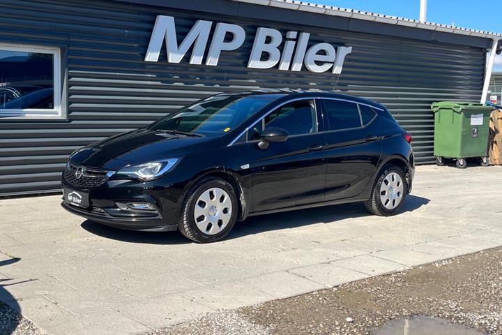 Sort Opel Astra fra 2018
