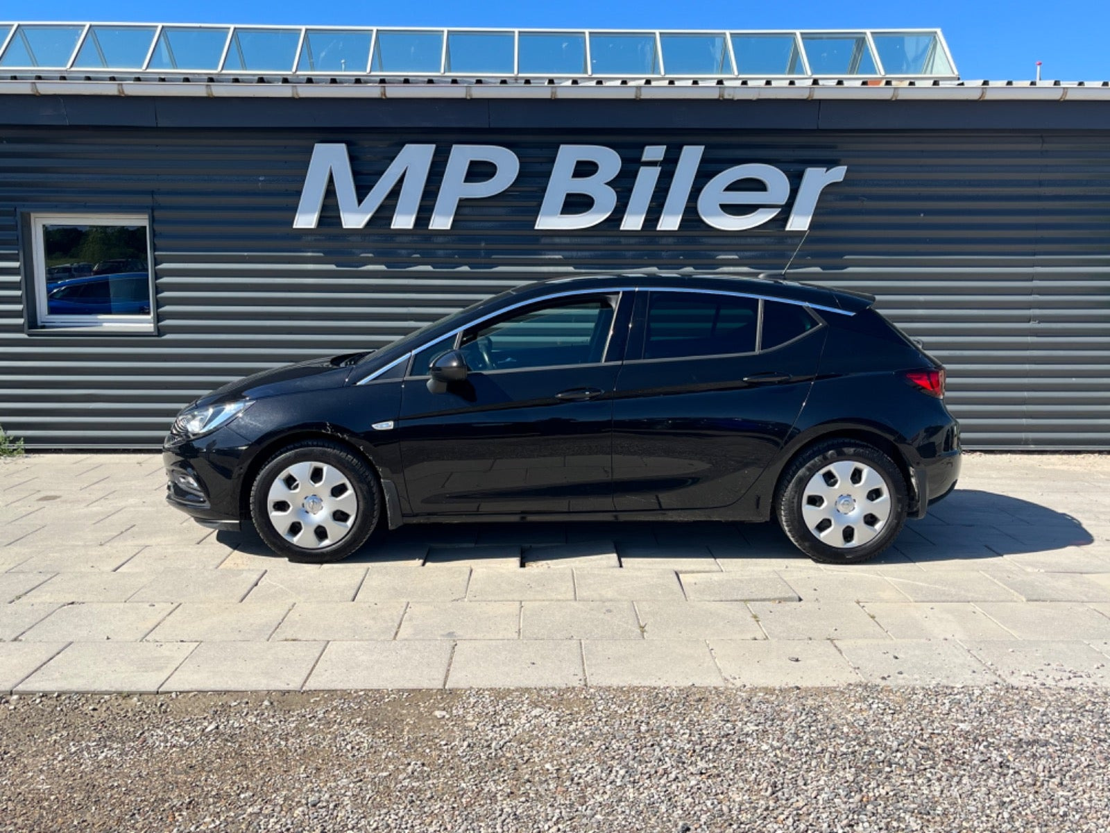 Sort Opel Astra fra 2018