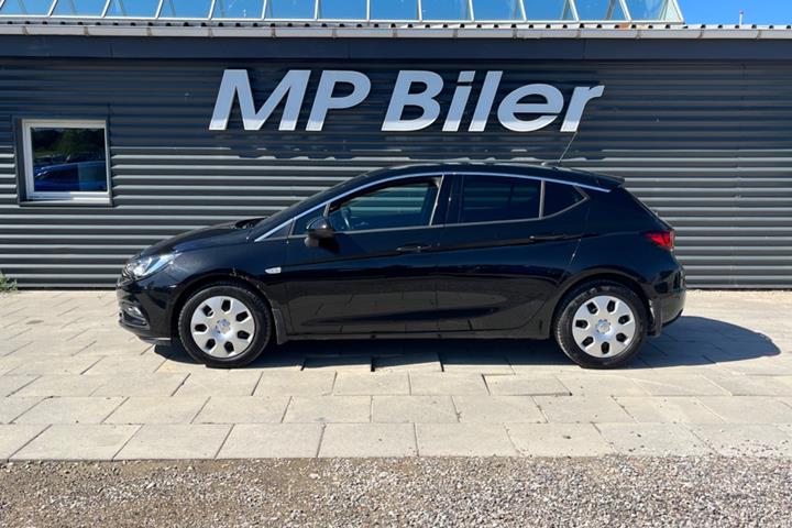 Sort Opel Astra fra 2018