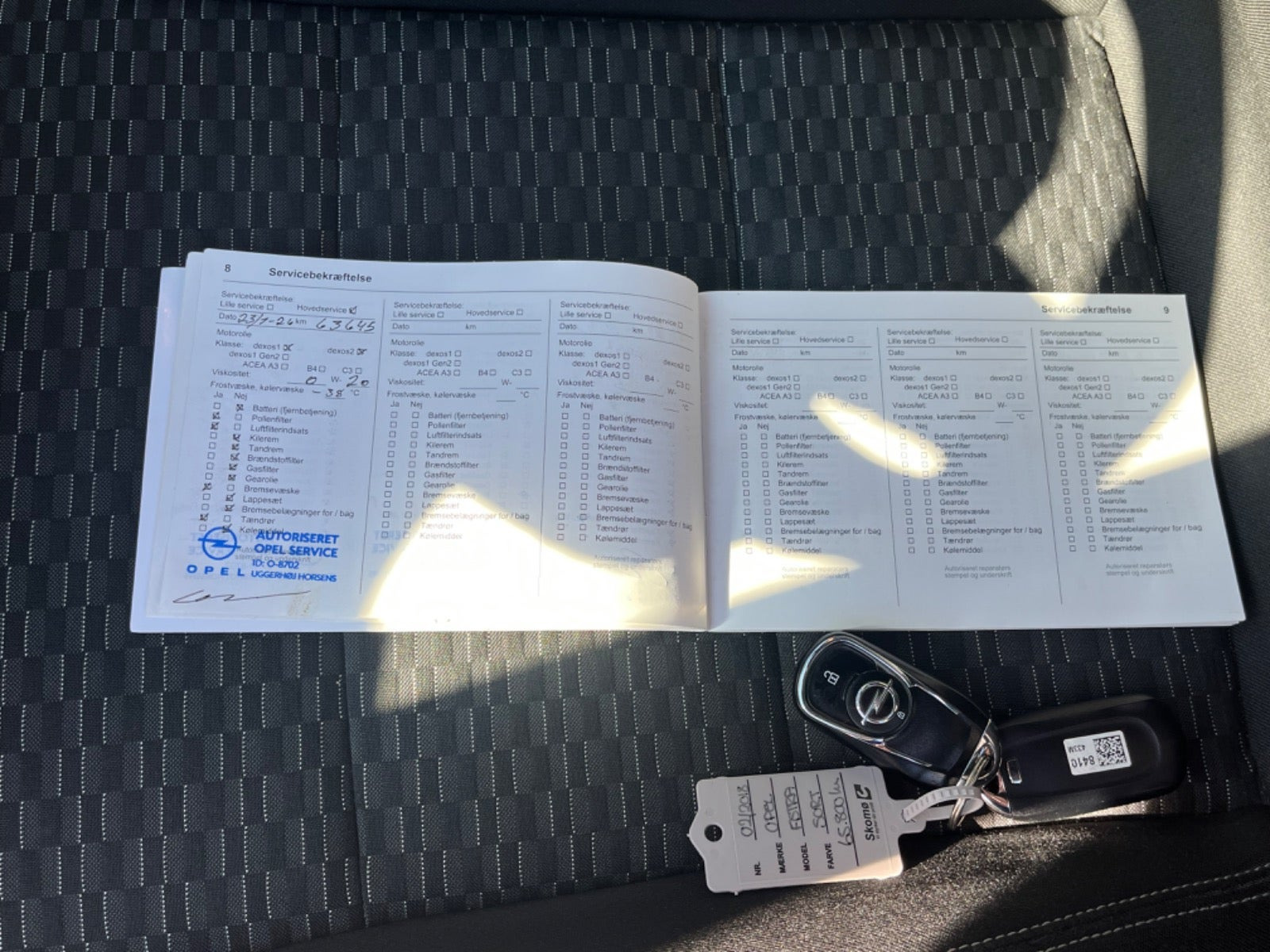 Sort Opel Astra fra 2018