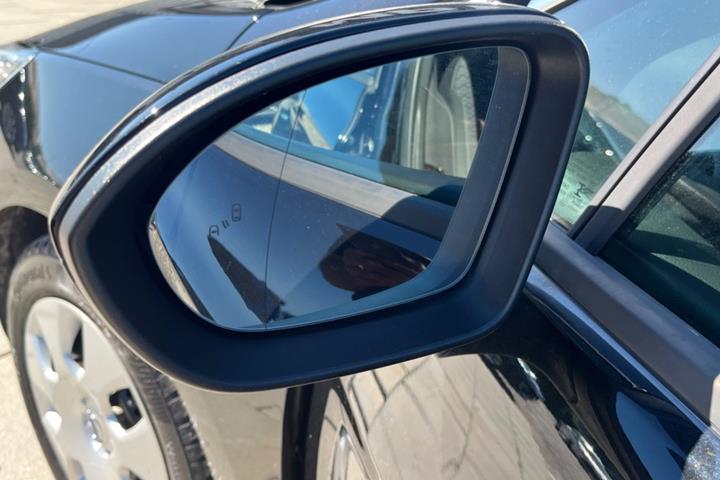 Sort Opel Astra fra 2018