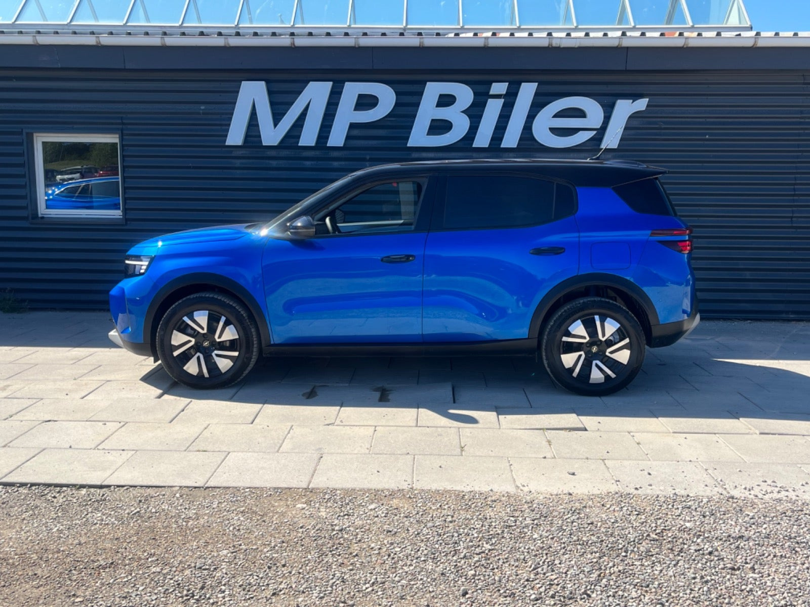 Blå Opel Frontera fra 2025