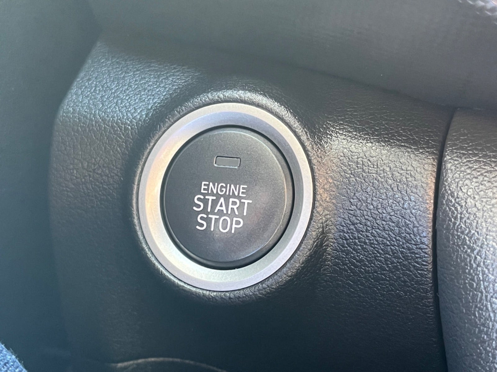 Grå Hyundai Kona fra 2020