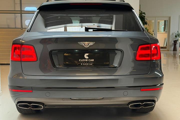 Grå Bentley Bentayga fra 2020
