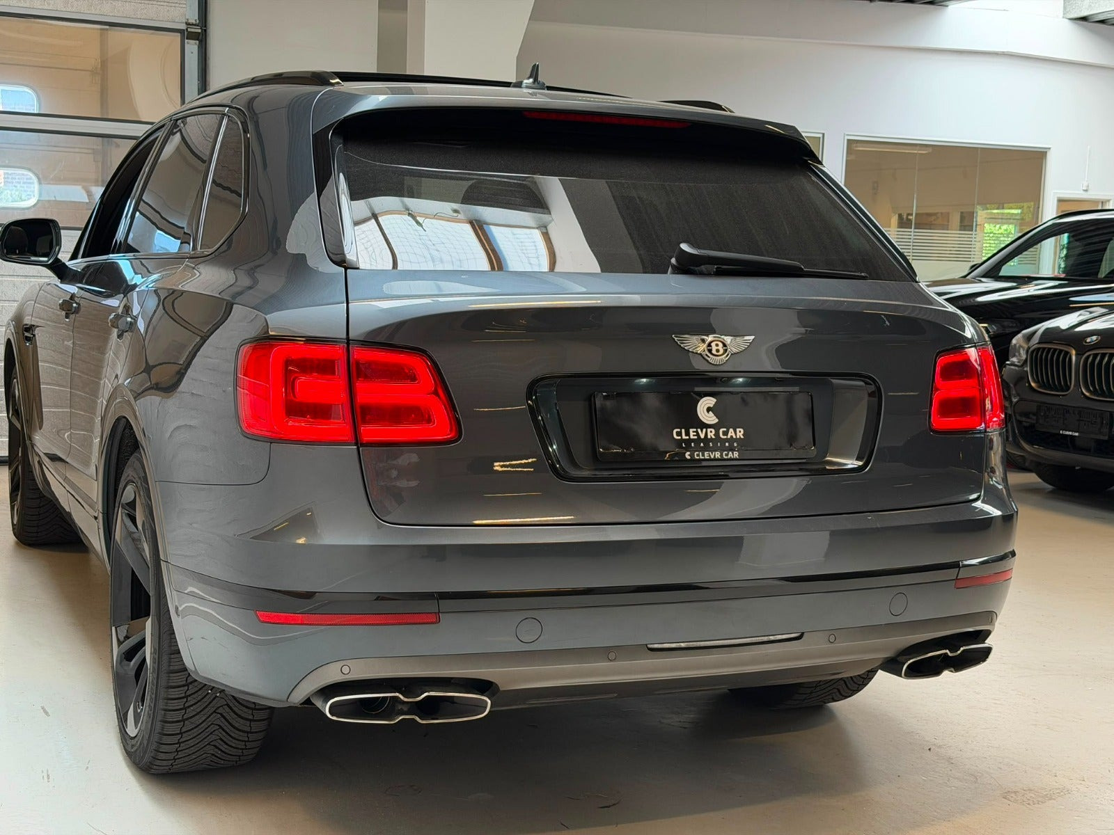 Grå Bentley Bentayga fra 2020