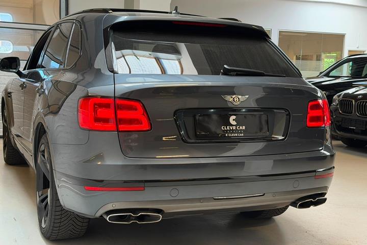 Grå Bentley Bentayga fra 2020
