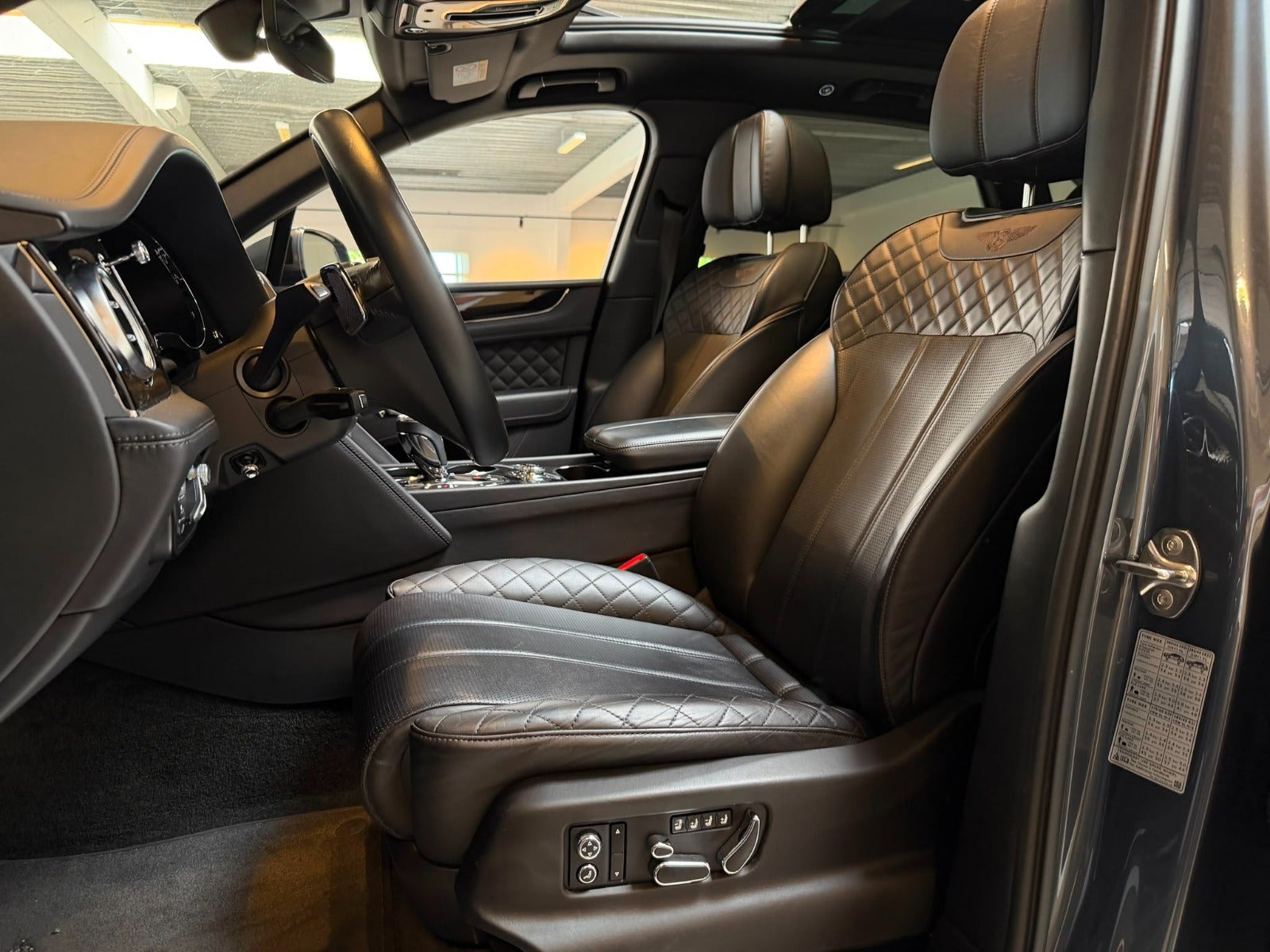 Grå Bentley Bentayga fra 2020
